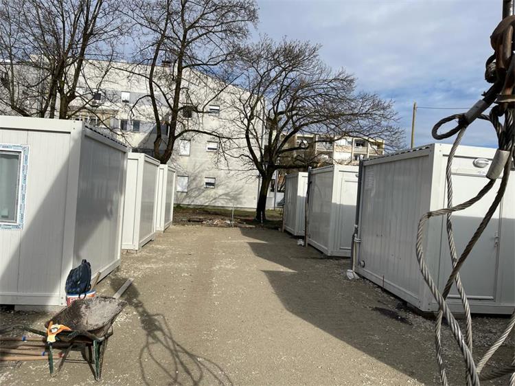 Postavljeni Prvi Stambeni Kontejneri Na Sajmi Tu U Petrinji Ika