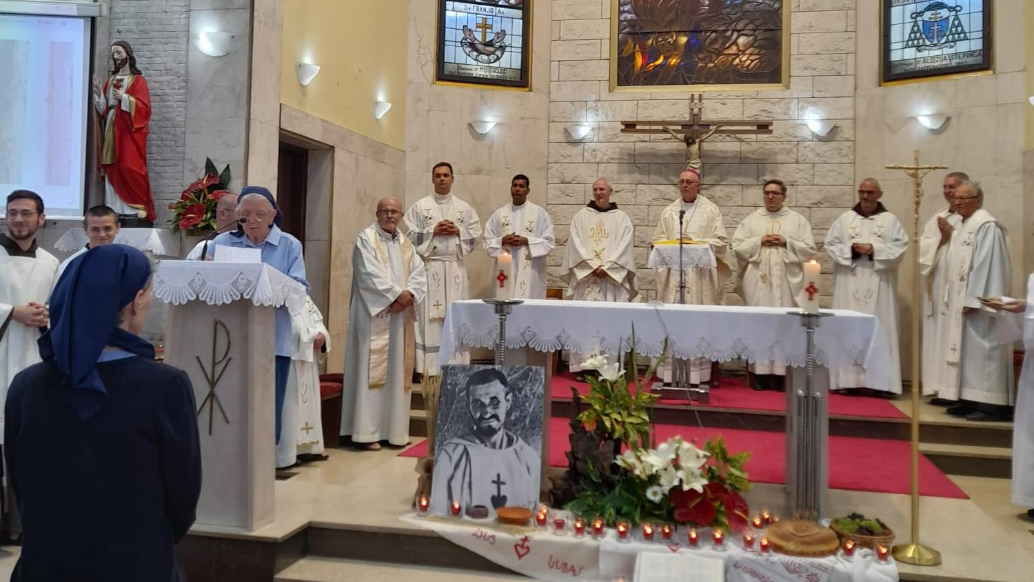 Nuncij Lingua Predvodio Zahvalno Slavlje U Povodu Kanonizacije Charlesa