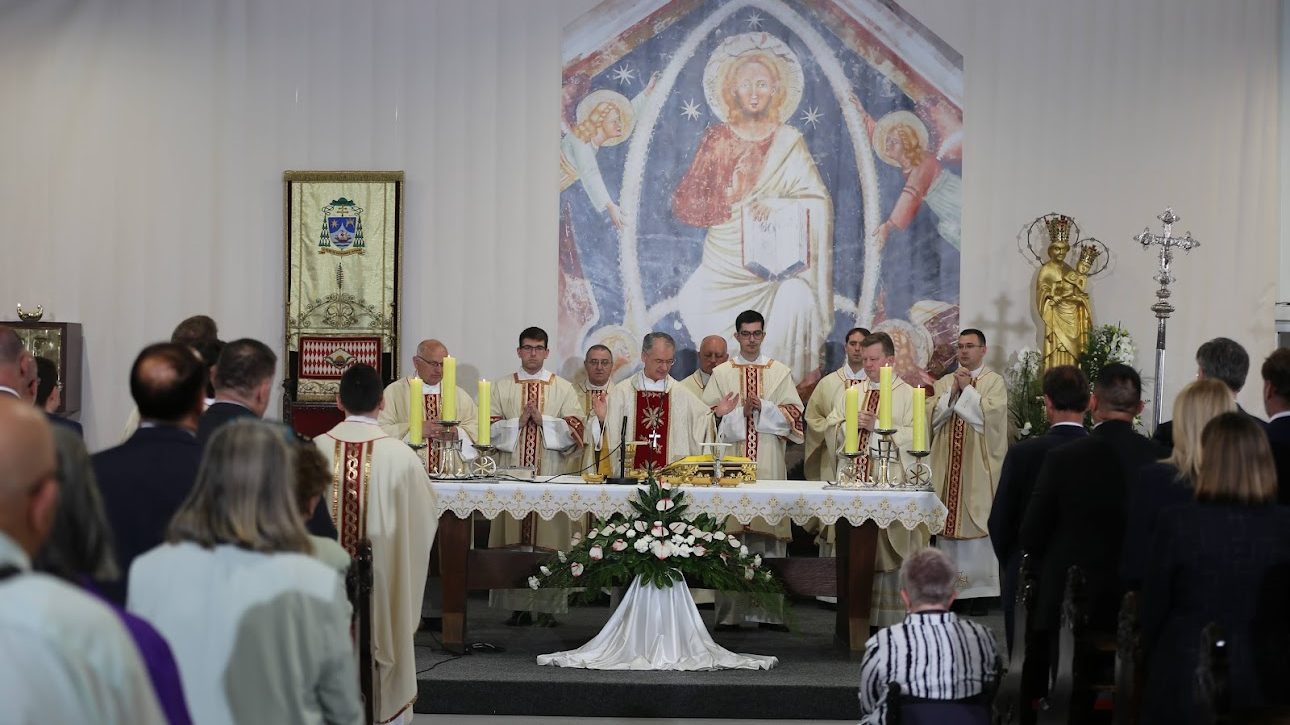 Nadbiskup Kutle A Predvodio Euharistijsko Slavlje Za Domovinu Prigodom