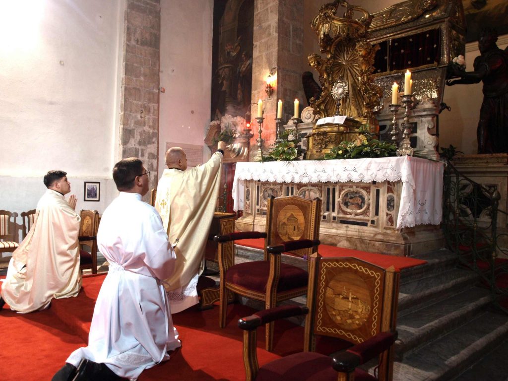 U Svetištu sv Šime u Zadru započelo dvodnevno euharistijsko klanjanje