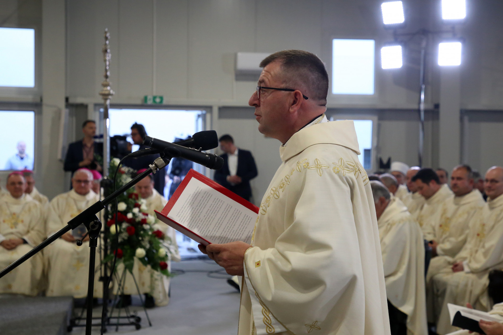 Pozdravna Riječ Preč. Karačića Mons. Kutleši U Prigodi Uvođenja U ...