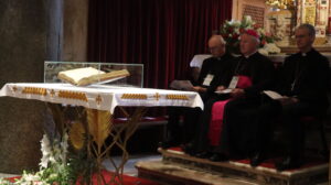 Foto: Ante Novak / Nuncij Giorgio Lingua i nadbiskupi Zdenko Križić i Dražen Kutleša, a u prvom je planu 'Splitski evangeliar'